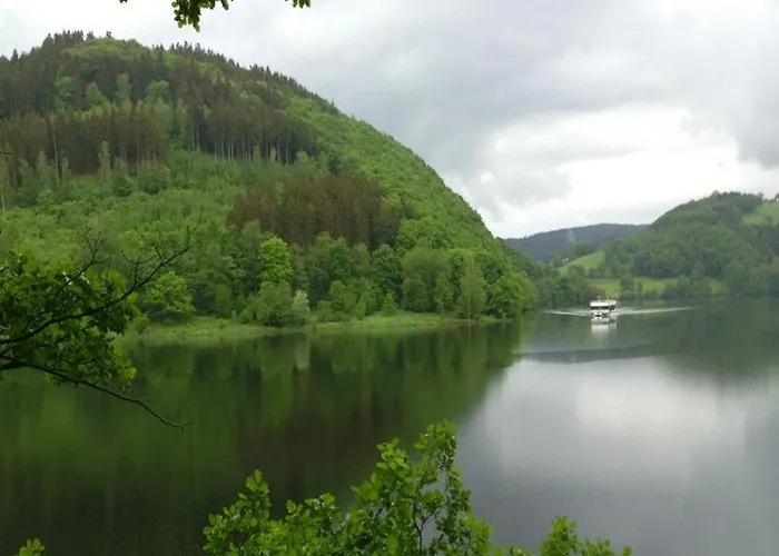 Schoene Aussicht Am Eifelsteig * 몬샤우