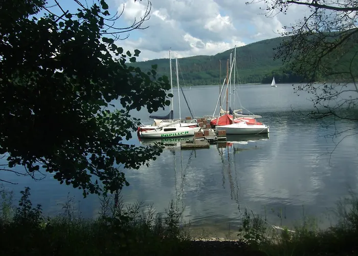 Schoene Aussicht Am Eifelsteig * 몬샤우